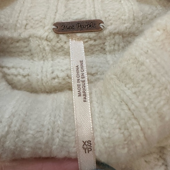 EUC Free People Snowbird turtleneck cable knit cropped sweater -XS - Picture 5 of 6